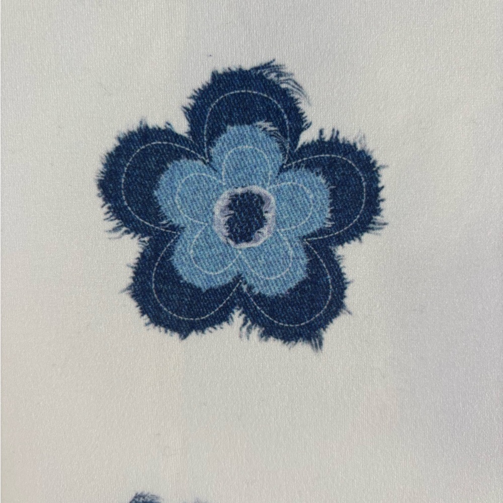 NWT Emery Rose Sleeveless Tank – White with Blue Floral Accents (0XL) - Picture 3 of 5